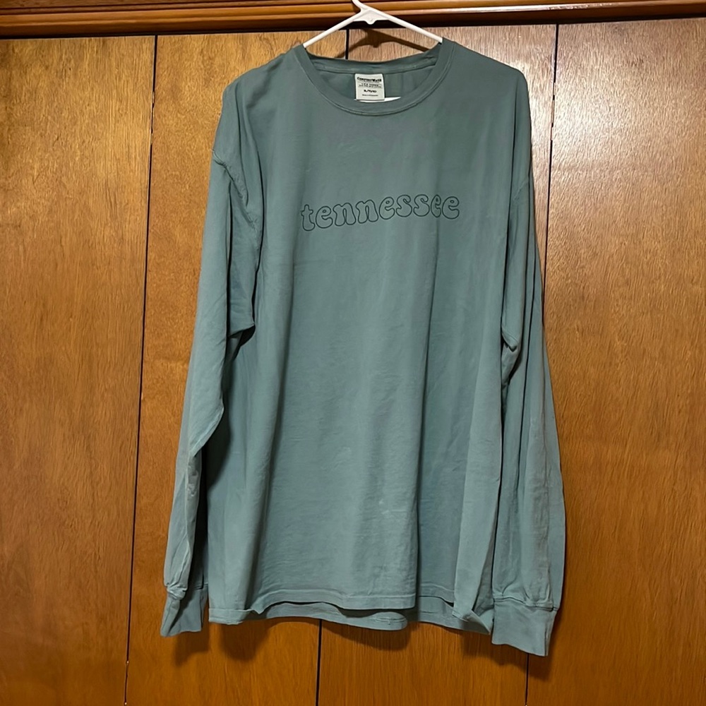 ⭐️Like new Tennessee long sleeve shirt.  Size XL